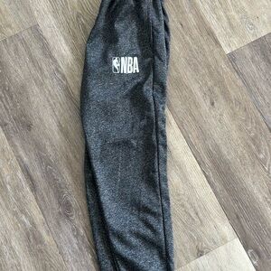 NBA youth size small (8) joggers